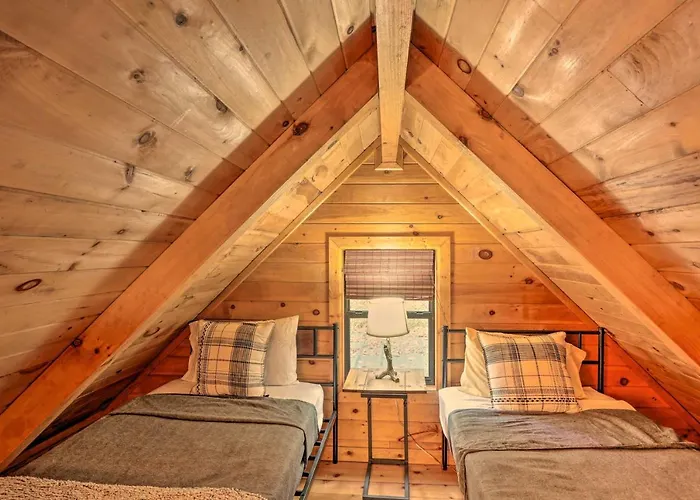 Charming Blue Ridge Cabin With Deck And Grill!