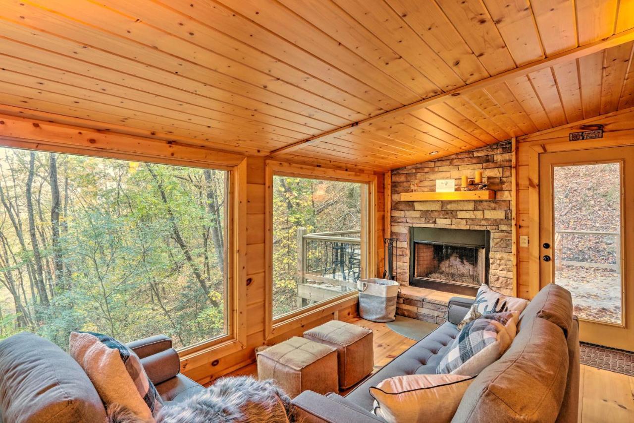 Charming With Deck And Grill!